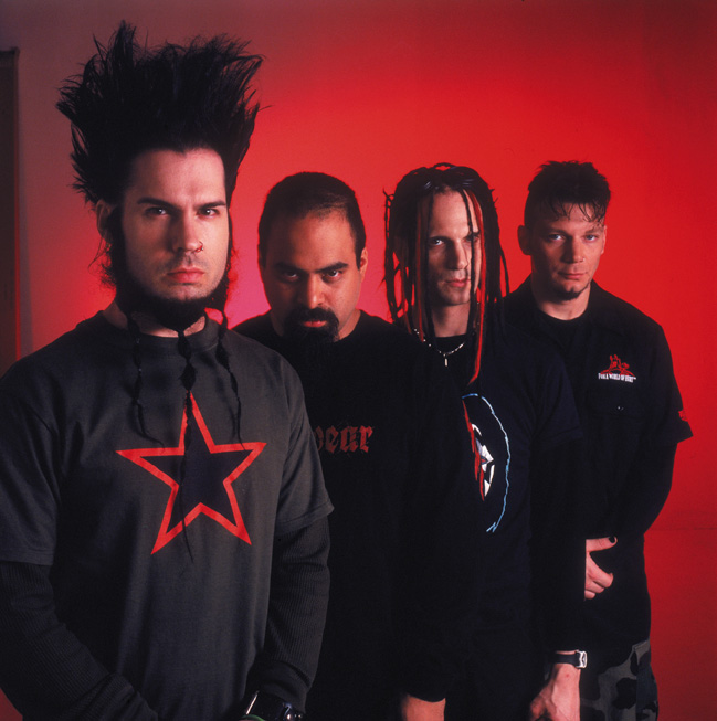 http://www.utahmusicnews.50megs.com/images/staticx.jpg